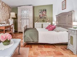 Hotel foto: Gorgeous Home In Saint-sulpice-de-cogna With Outdoor Swimming Pool
