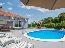 Hotel Photo: Holiday Home Flora with pool