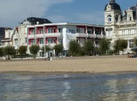 Viesnīca Hotel Le Trident Thyrsé pilsētā Ruajāna