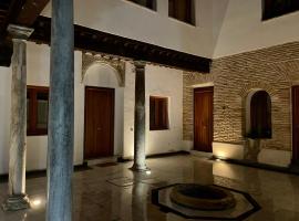 A picture of the hotel: Duplex Toledo Catedral con parking gratis