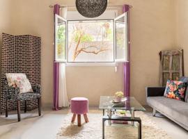 Hotel fotografie: Cute full apt w/backyard in Paleo Faliro