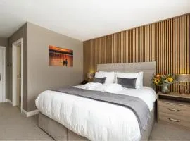 Castle Varagh Hotel & Bar