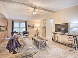 Hotel foto: Pet-Friendly Covington Home with Decks and Grill!