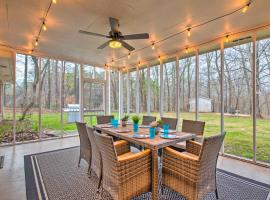 Hotel Foto: Ranch Home with Front Porch on Etowah River!