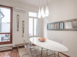 Фотография гостиницы: Piazza delle Erbe Central Apartment