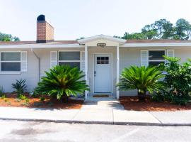 Hotel Photo: Comfortable 2bed1bath Unit Sleeps 4 Close To Town Center Downtown Beach Mayo Clinic