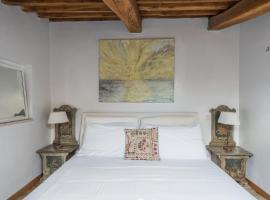 Hotel Photo: Cozy Wooden APT in Piazza NAVONA