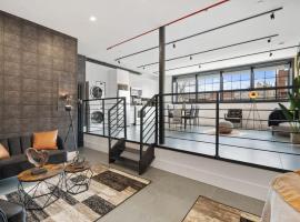 รูปภาพของโรงแรม: Brooklyn Bay Full spacious Unique trendy loft