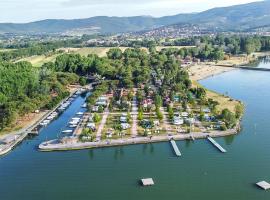 호텔 사진: Gorgeous stacaravan In Tuoro Sul Trasimeno With Outdoor Swimming Pool