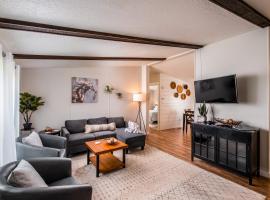 Hotel foto: Renovated Bungalow Getaway