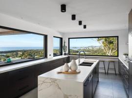 Hotel Photo: Luxe Terrigal beach Ocean View with Infinity pool