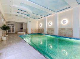 होटल की एक तस्वीर: Luxury Villa Pool and Spa