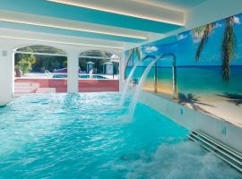 Vip's Motel Luxury Accommodation & Spa โรงแรมในโลนาโต