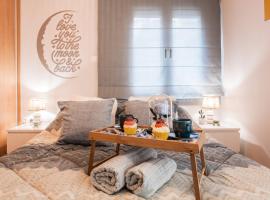 Hotel fotoğraf: Luxury seaside apartment in Flisvos Palaio Faliro