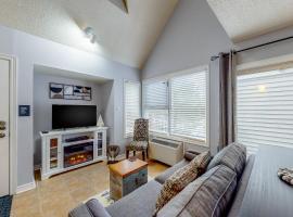 Condo 110 at North Creek Resort, hotel in Blue Mountains