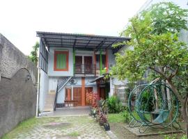 A picture of the hotel: Homestay Amanda Sukoharjo