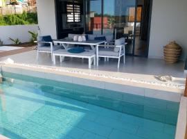 Фотографія готелю: Villa de 3 chambres avec vue sur la mer piscine privee et jardin clos a Saint Paul a 1 km de la plage