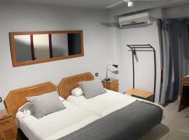 Hostal Arenal, hotel v destinaci Zaragoza
