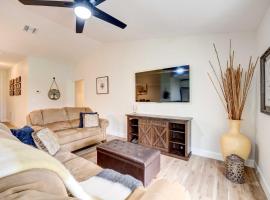 Hotel Photo: Pet-Friendly Sebring Home with Golf and Pool Access