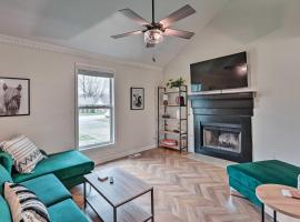 Хотел снимка: Updated Hendersonville Home about 3 Mi to Lake!