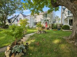 Hotel Photo: Charming 3 Bedroom House in a Quiet Neighborhood