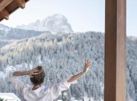 Alpstay - Hotel Acadia - Adults Mountain Home, Hotel in Wolkenstein in Gröden