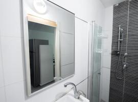 Hotelfotos: Luxury studio 5 min from beach