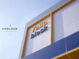 Yello Block Hotel, hotel in Amphoe Phon Thong