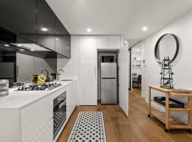 Hotel kuvat: StayCentral - Hawthorn East - Study, 2 Car spaces