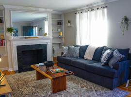 Hotel Photo: Franklin Park condo 5 mins from airport, Walk to Conservatory