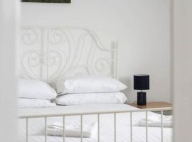 Modern newly refurbished house 10 minute walk from Lahinch, hotell sihtkohas Lahinch