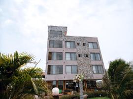 PLUS 33 HOTEL, hotel v destinaci Nungua