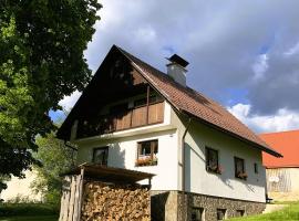 รูปภาพของโรงแรม: Chalupa Nad Lipou - Čičmany, turistika, sauna, krb