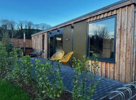 Foto di Hotel: The Birdbox - Unique Cabin in Millport