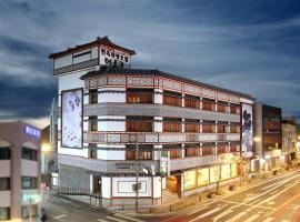 ホテル写真: Jeonju Hanok Taejogung Hotel