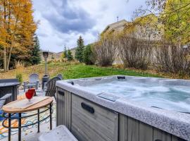 酒店照片: 2 Bedroom PLATINUM Vacation Paradise! Hot Tub,Kick back in Style! home