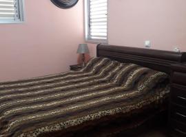 Фотография гостиницы: Private room in the сomfortable apartment in Ashdod, 7 min walk to the beach