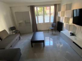 Hotel Photo: Superbe appartement Vanves T3 avec parking