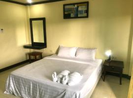 Parisia House, hotel in Khao Lak