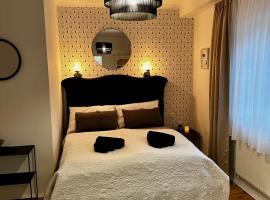 SternenHimmel - Romantik Zimmer !klimatisiert!, hotel v destinaci Gamlitz