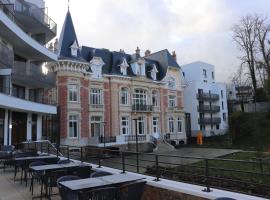 DOMITYS Résidence services seniors LE PARC DES AUBIERS, hotel in Poissy