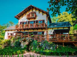 Фотографія готелю: Le Chalet Montegut hébergements insolites