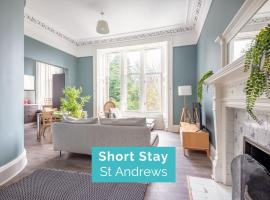 Hotel Photo: Queen's Gardens Apartment - 2 Bed - Central