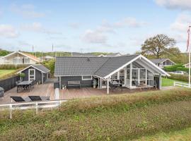 Hotel foto: Awesome Home In Bjert With House Sea View