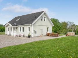 A picture of the hotel: Awesome Home In Snder Stenderup With Wifi And 4 Bedrooms