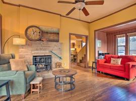 Hotel foto: Pet-Friendly OKC Home with Yard about 5 Mi to Dtwn!