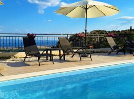 Photo de l’hôtel: Holiday House Above with pool