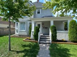 Niagara Falls Dream Family Retreat, hotel in Niagara Falls