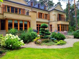 Hotel fotoğraf: Stately Home in Magdalenka, nr Warsaw