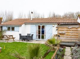 Mi Corazon huisnummer 122, hotel v destinaci De Panne